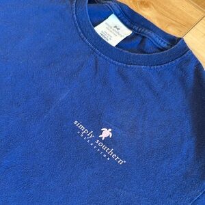 Simply Southern tee size M blue